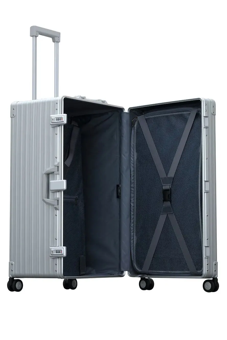 30" International Trunk Checked Aluminum Spinner