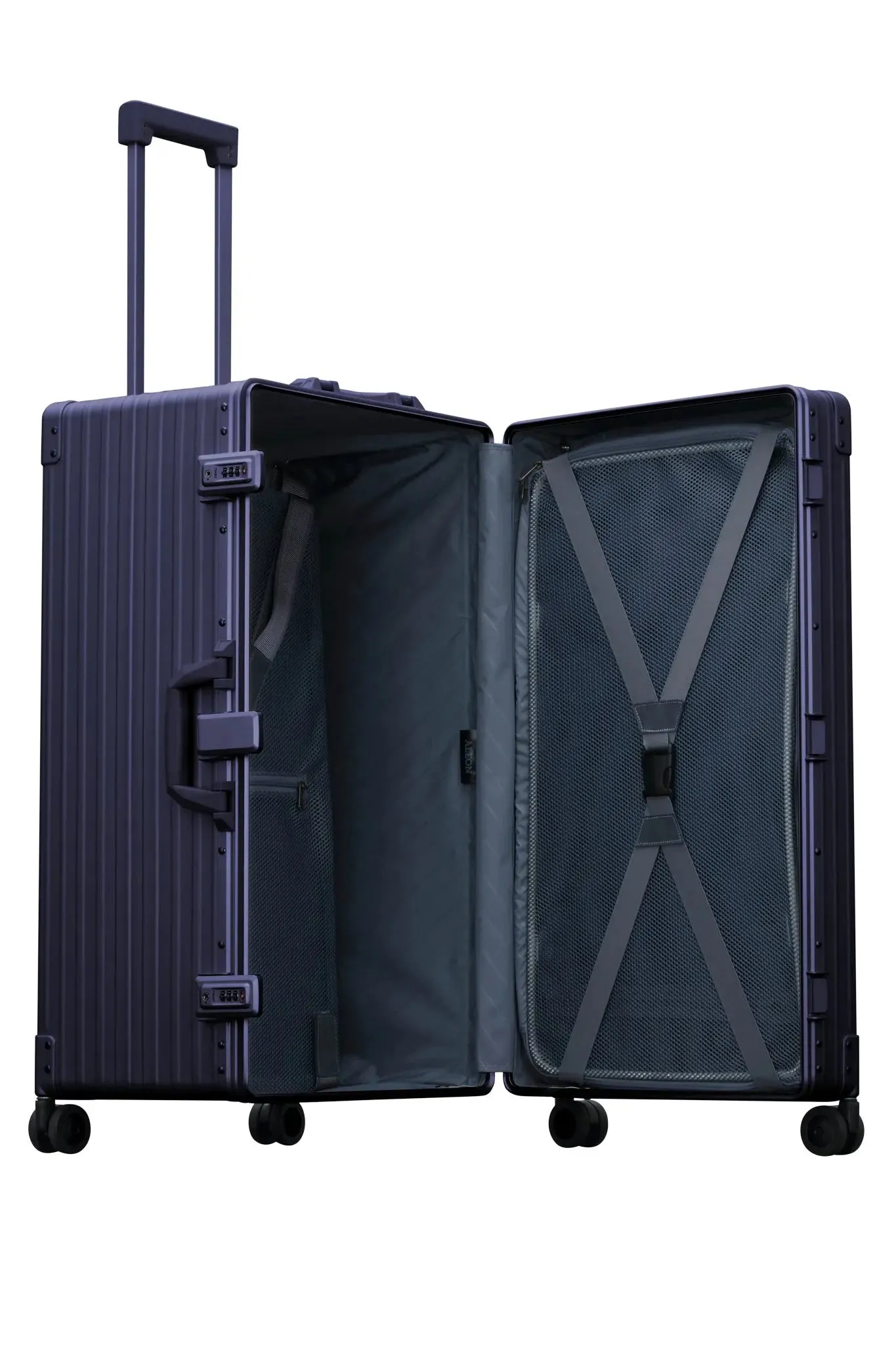 30" International Trunk Checked Aluminum Spinner
