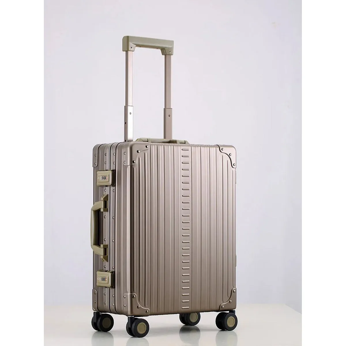 Aleon 21" Aluminum Intl Carry On