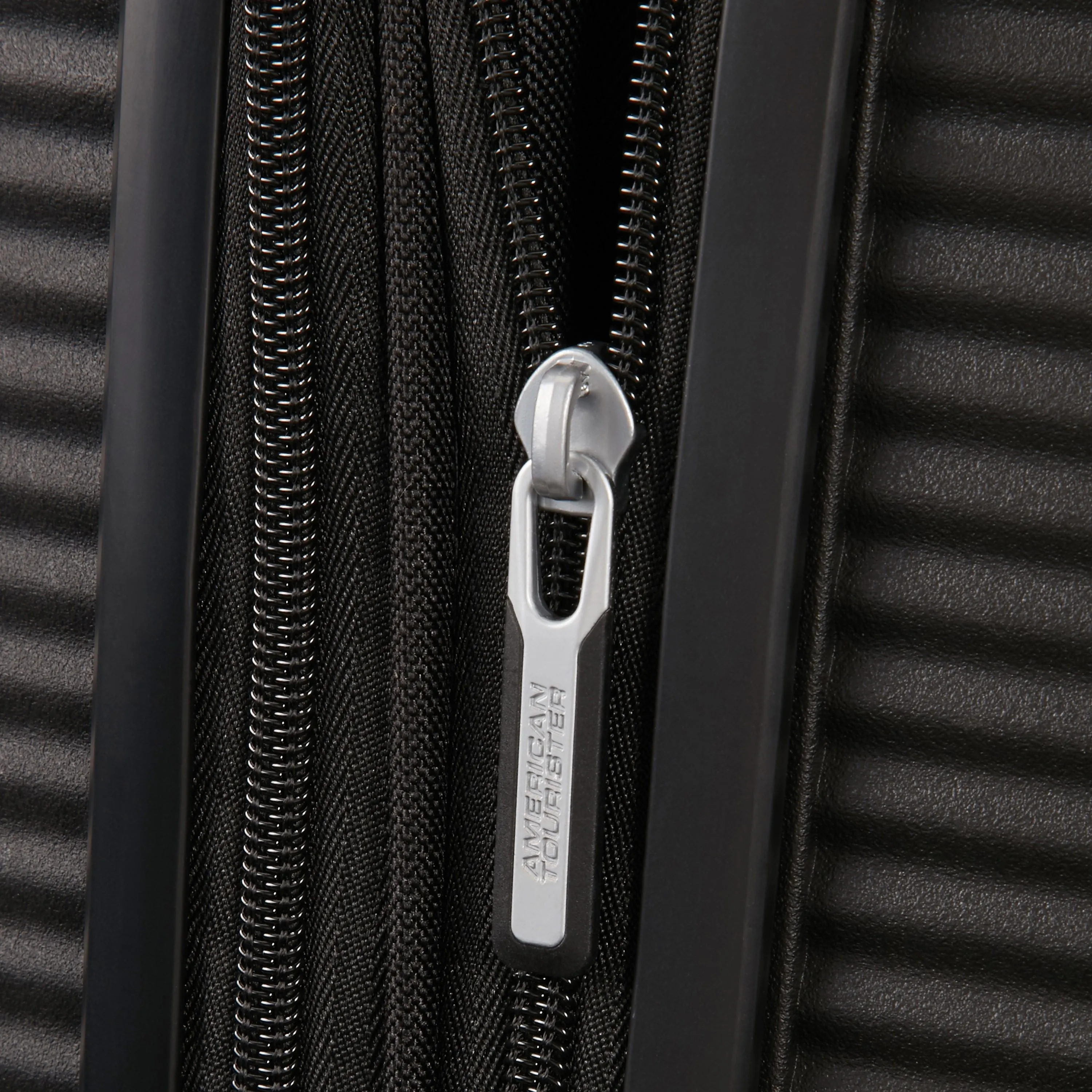 American Tourister Curio 3 Piece Nested Spinner Expandable Set