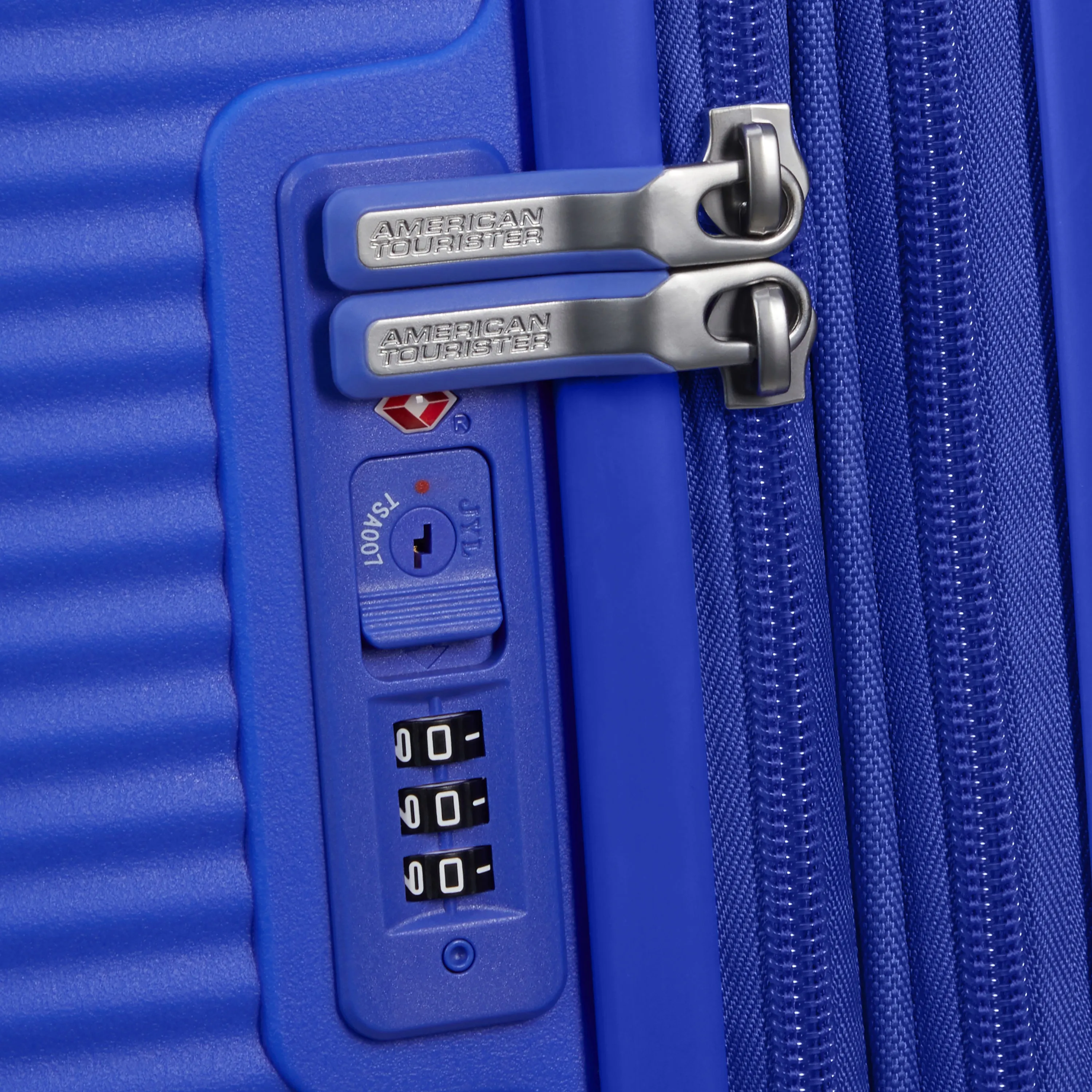 American Tourister Curio 3 Piece Nested Spinner Expandable Set
