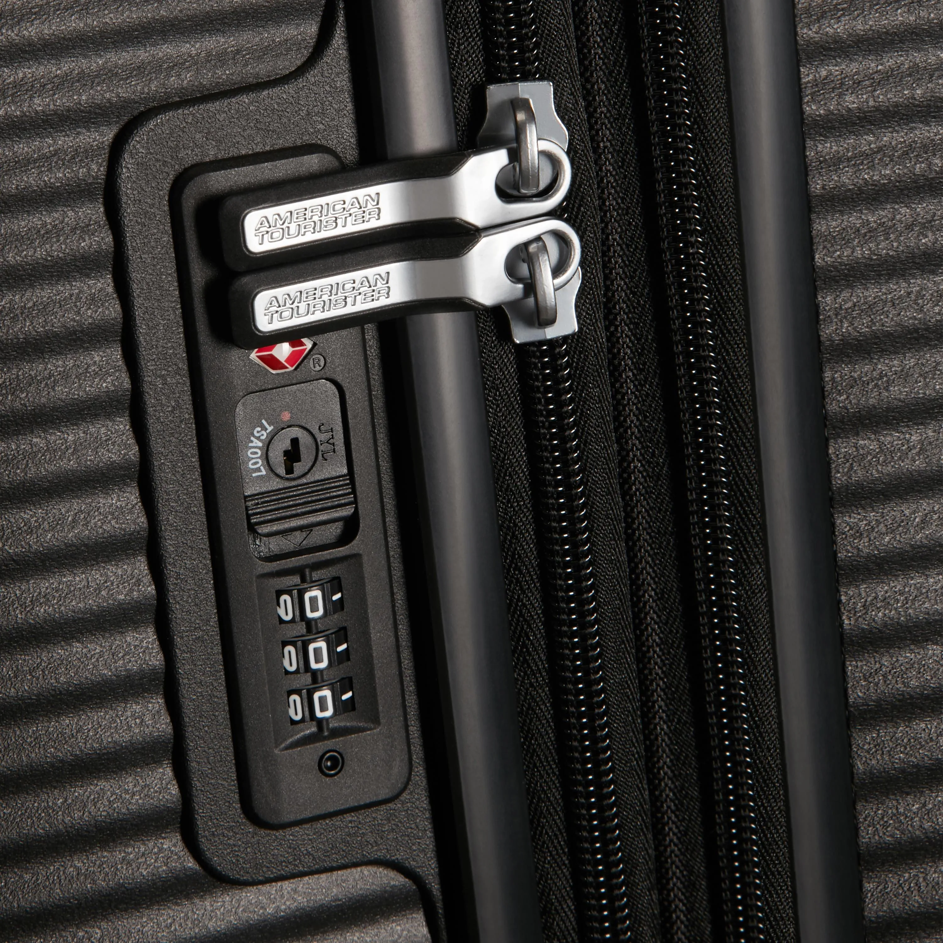 American Tourister Curio 3 Piece Nested Spinner Expandable Set