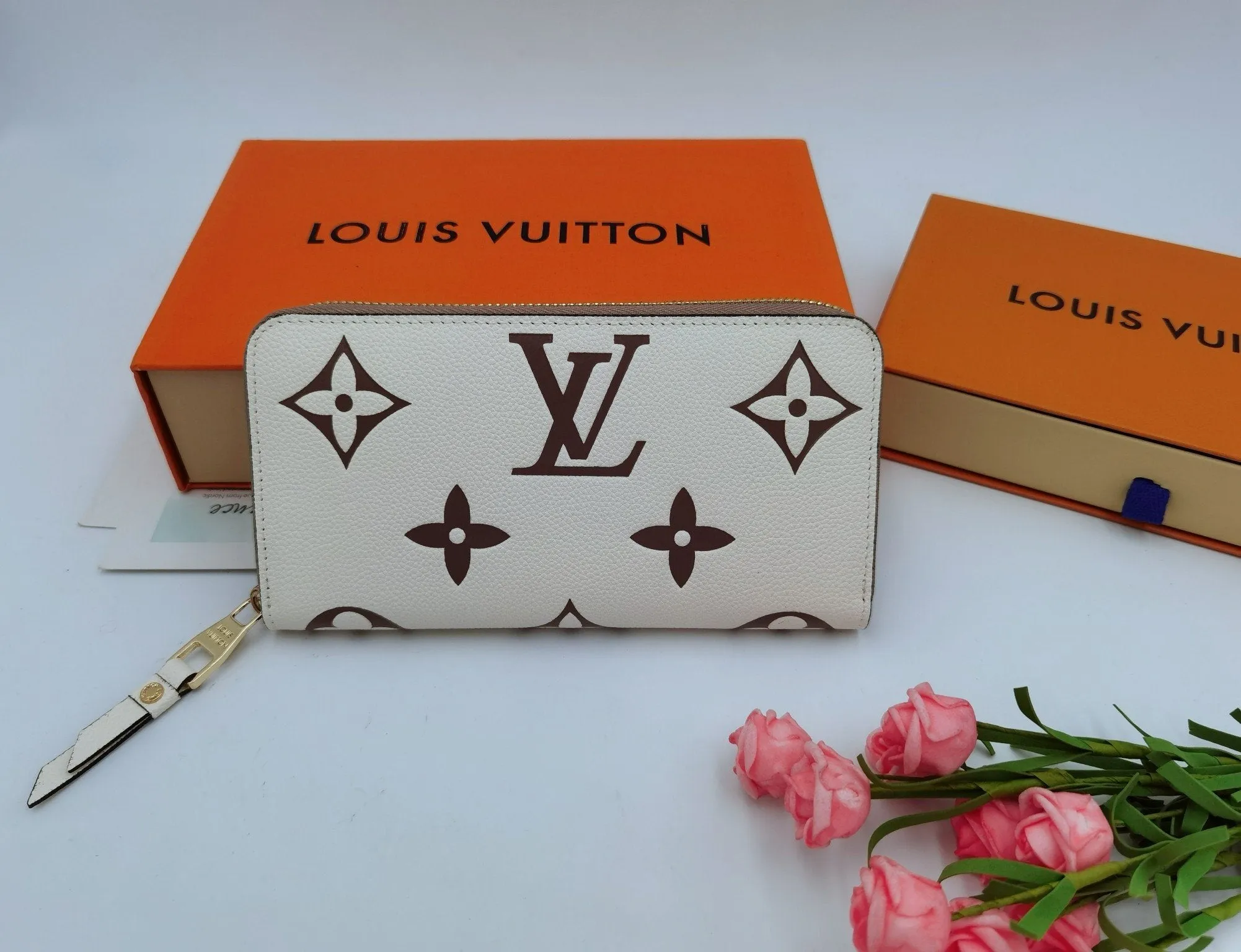 CE - New Wallets LUV 002