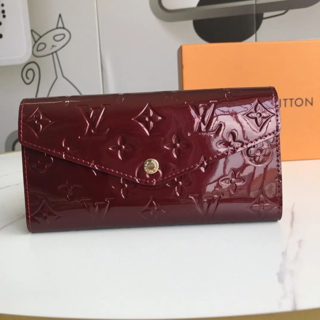 CE - New Wallets LUV 007
