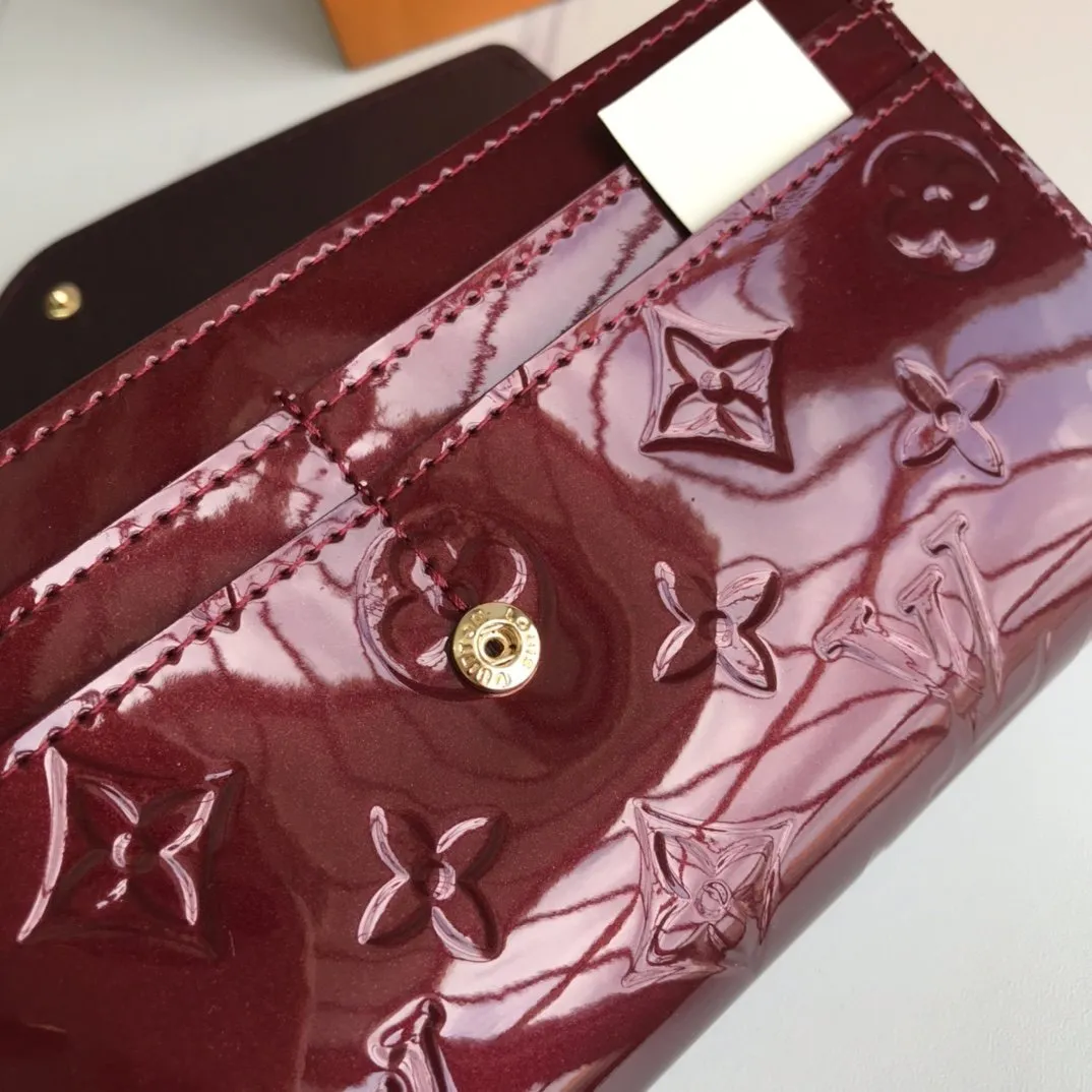 CE - New Wallets LUV 007