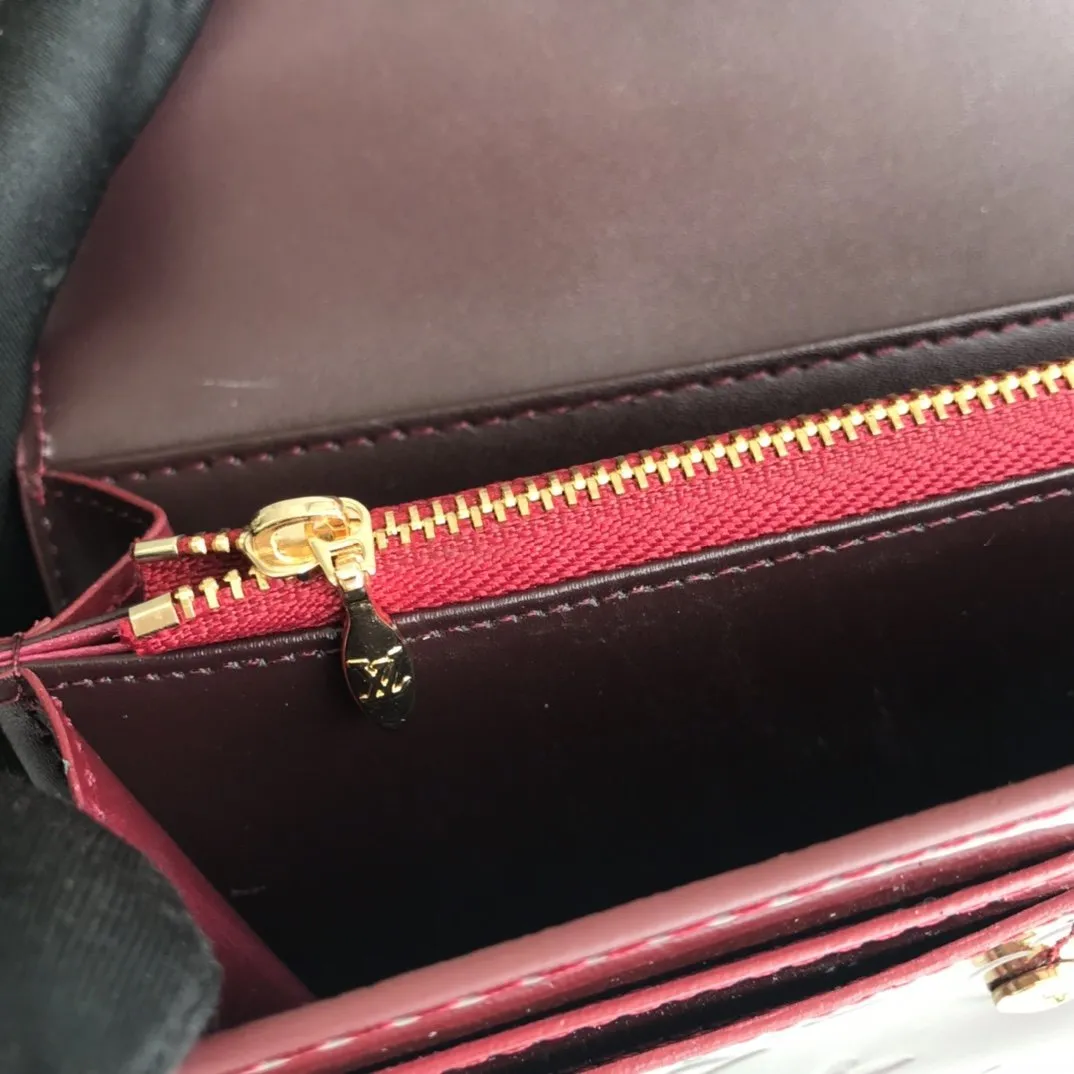 CE - New Wallets LUV 007
