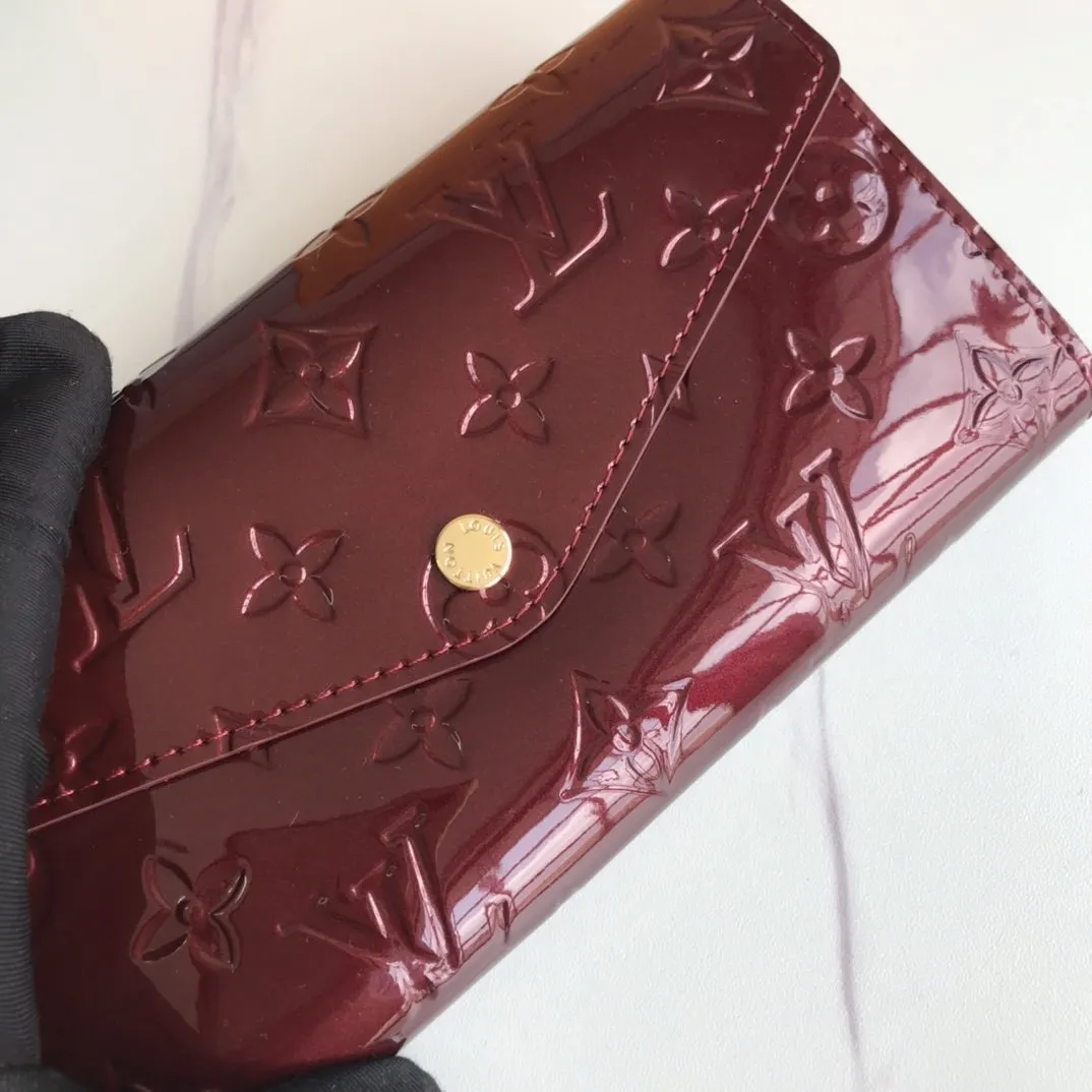 CE - New Wallets LUV 007