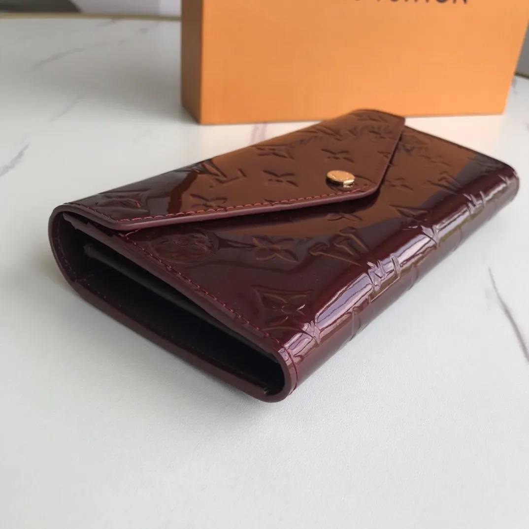 CE - New Wallets LUV 007