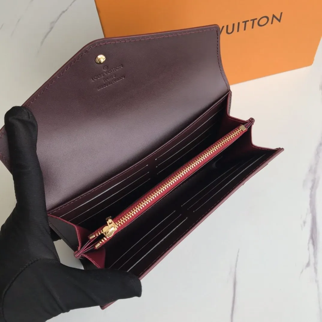 CE - New Wallets LUV 007