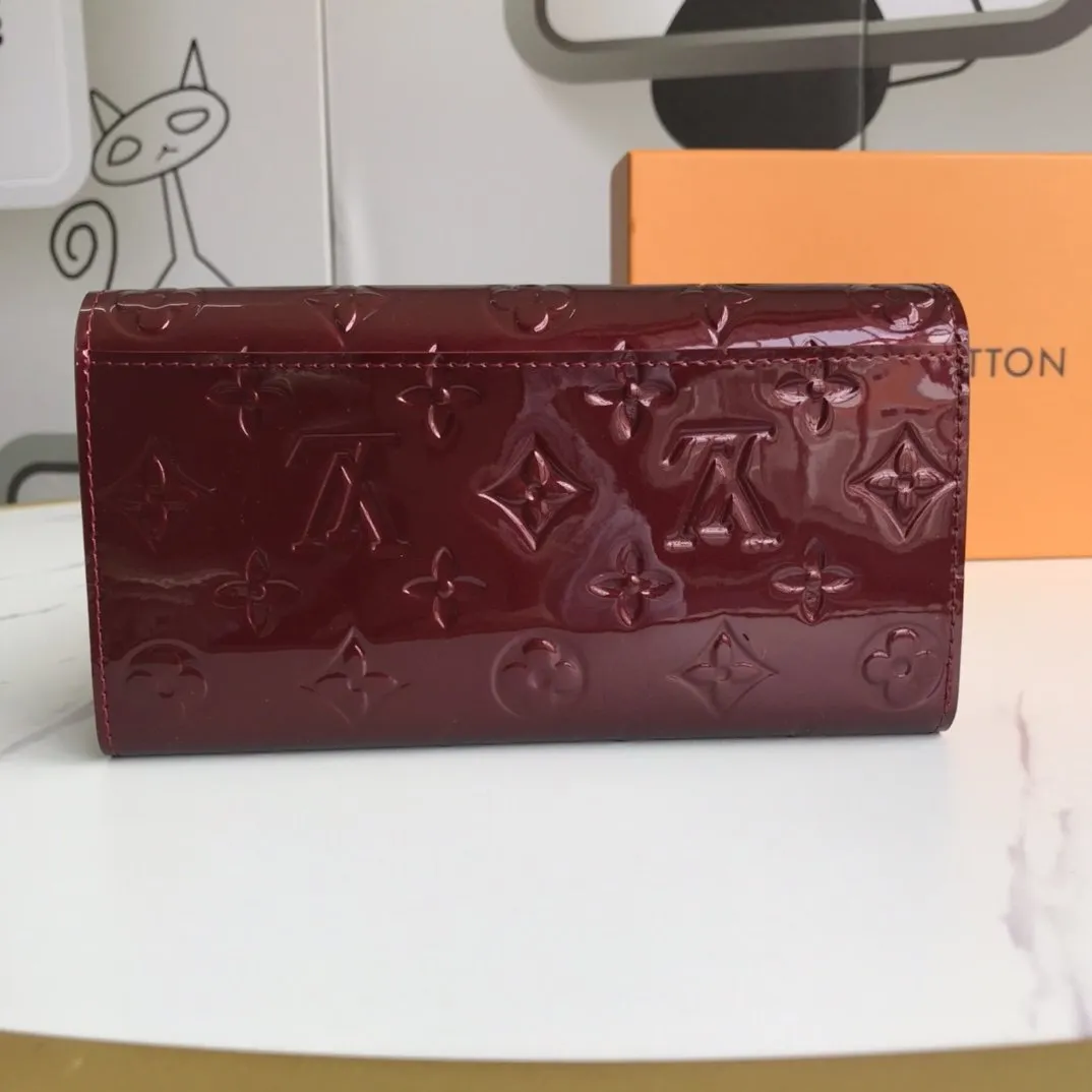 CE - New Wallets LUV 007
