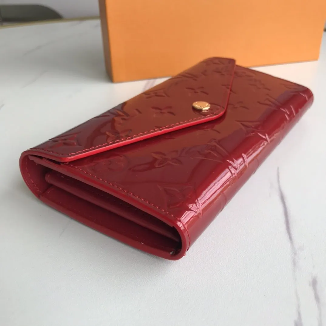CE - New Wallets LUV 008