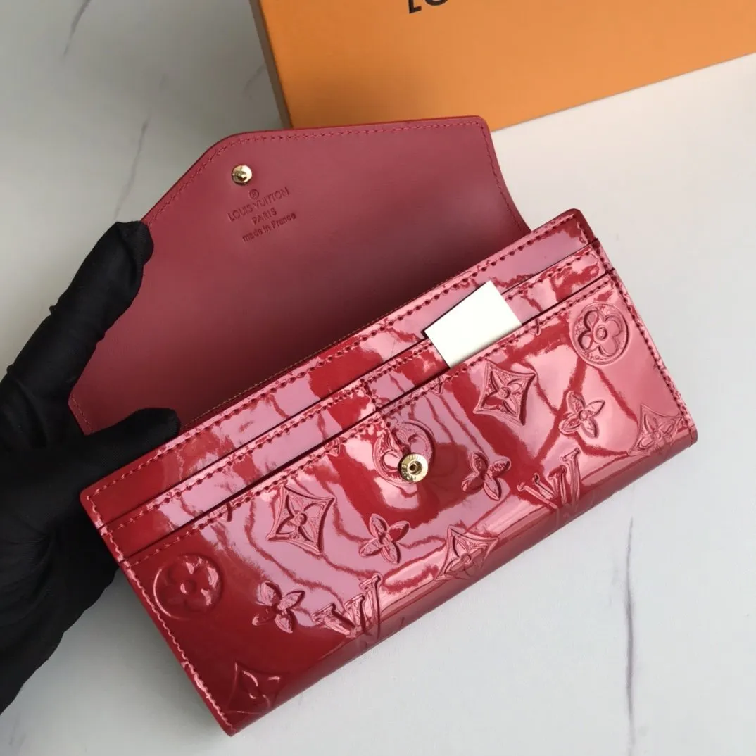 CE - New Wallets LUV 008