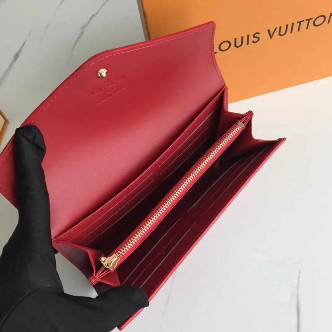 CE - New Wallets LUV 008