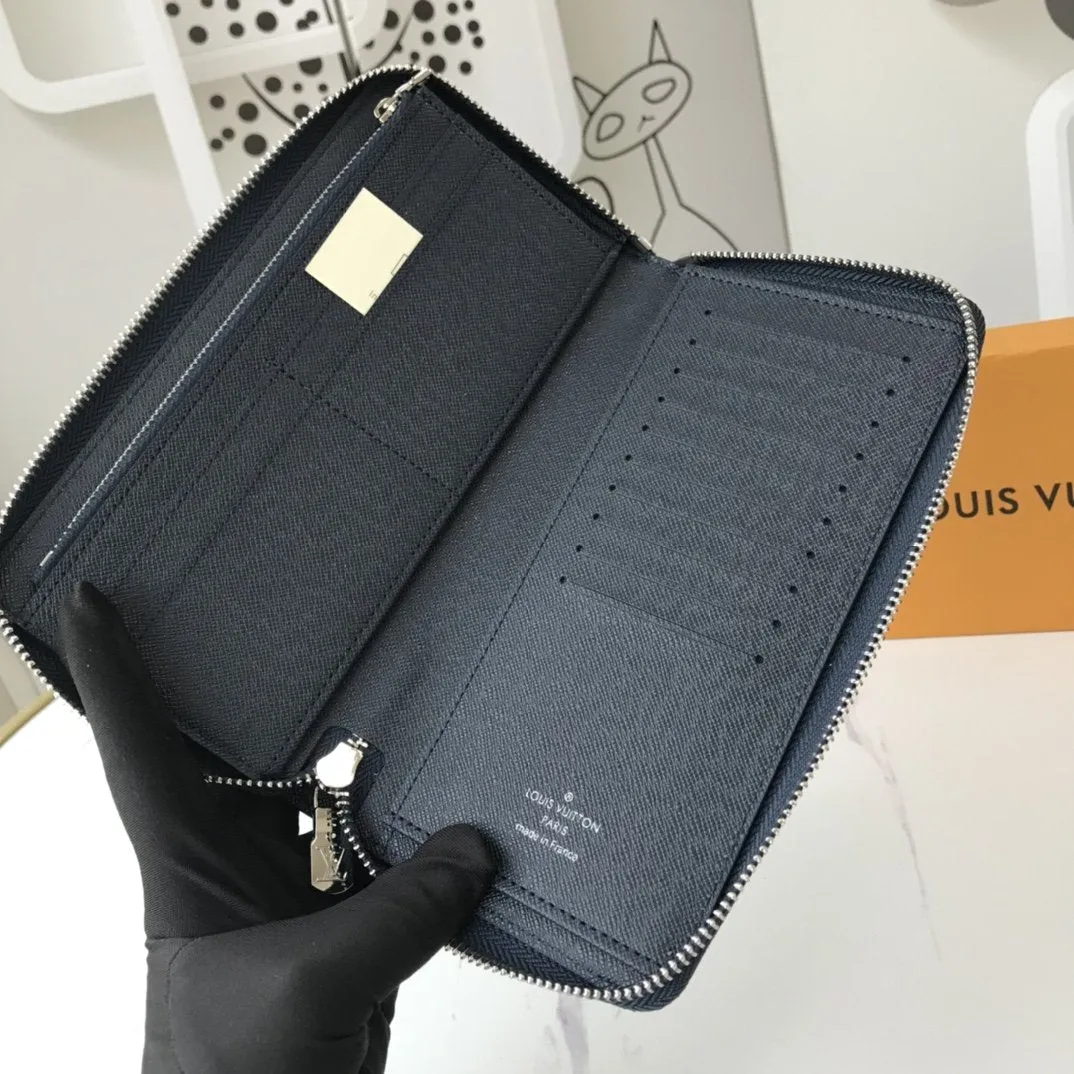 CE - New Wallets LUV 009