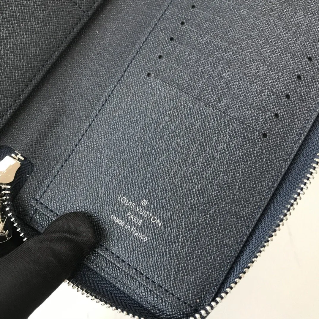 CE - New Wallets LUV 009