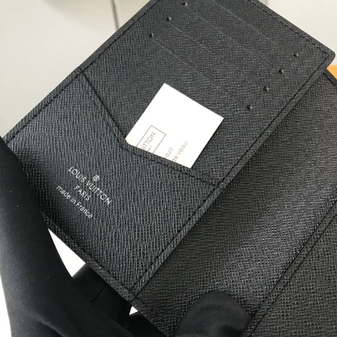 CE - New Wallets LUV 048