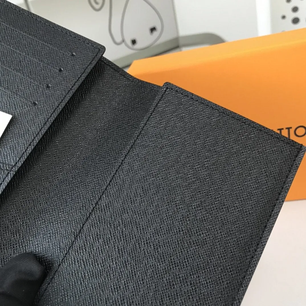 CE - New Wallets LUV 048