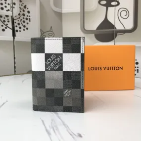 CE - New Wallets LUV 048