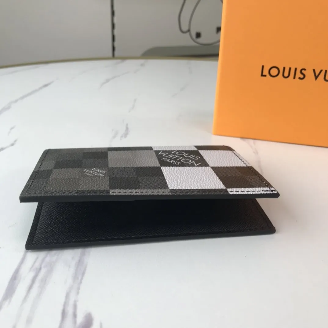 CE - New Wallets LUV 048