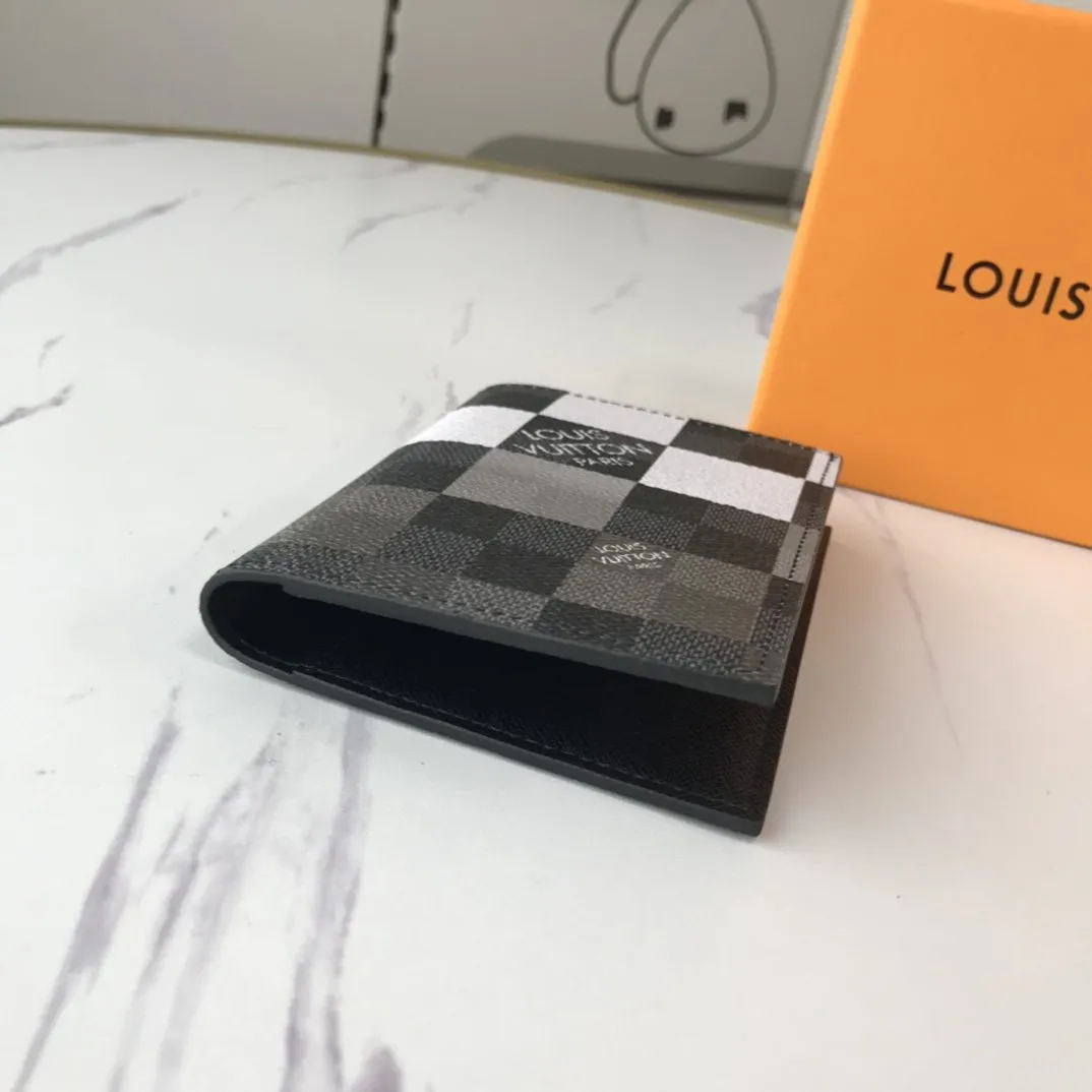 CE - New Wallets LUV 048