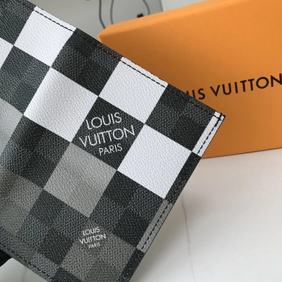 CE - New Wallets LUV 048