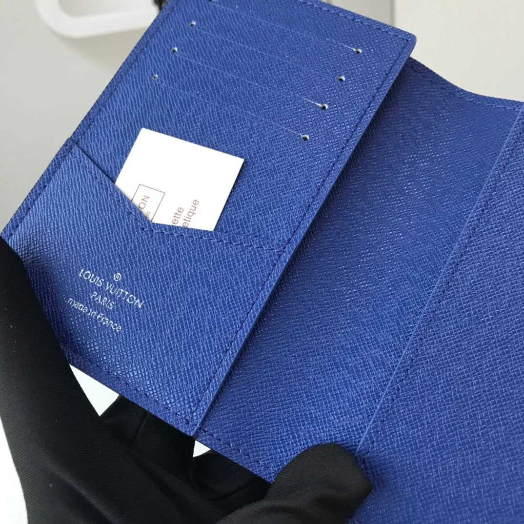 CE - New Wallets LUV 049
