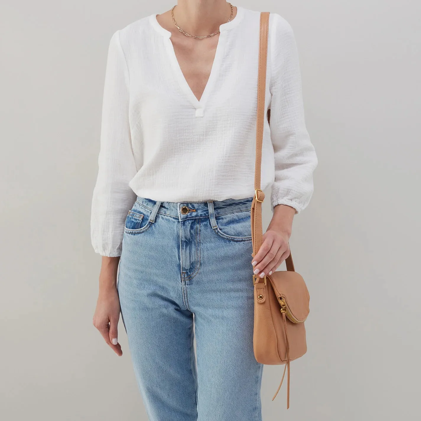 Fern Messenger Crossbody Sandstorm