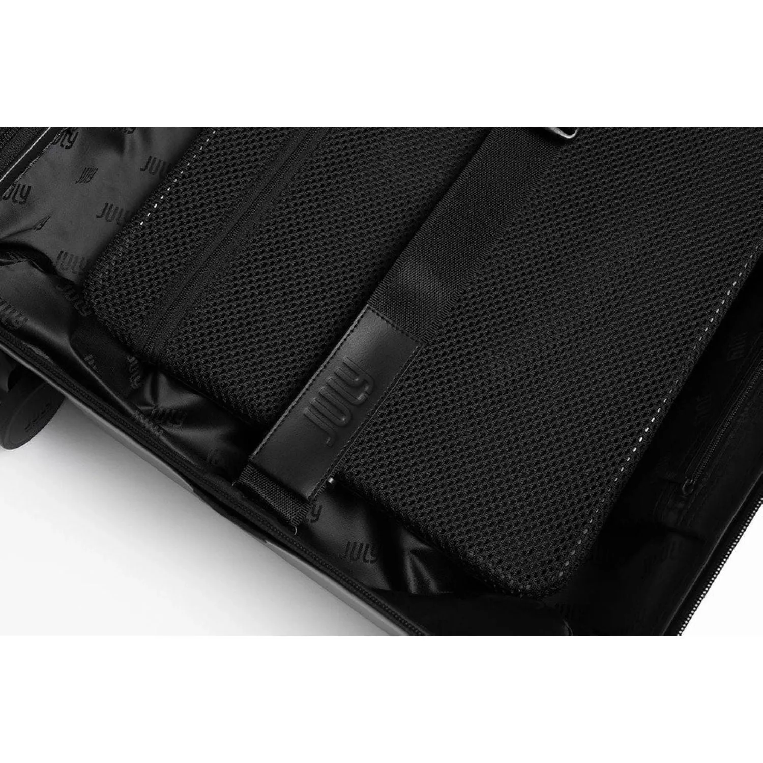 July Carry On Original Pc Upright With Powerbank Usb/Usb-C 21" Luggage