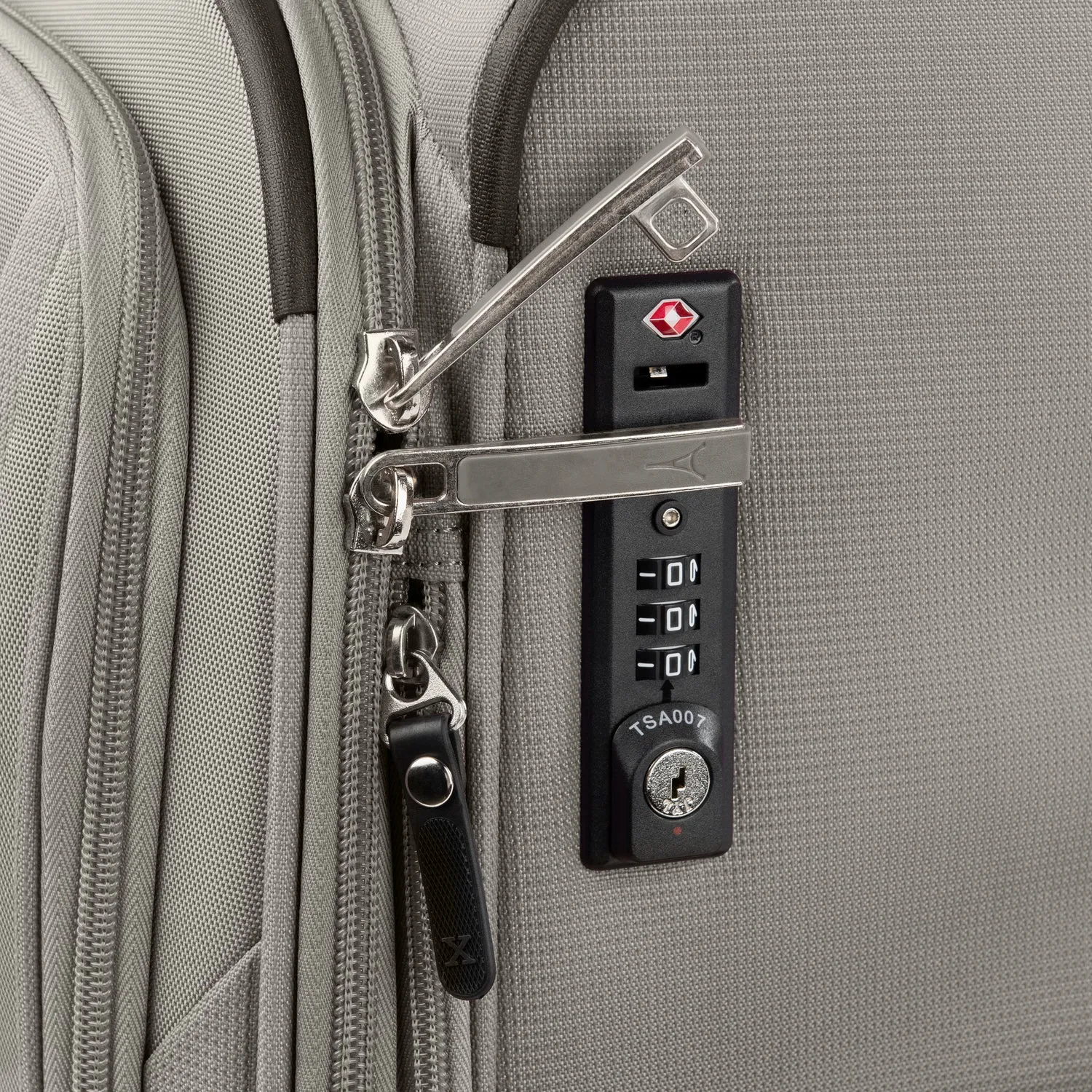 Maxlite® 5 International Carry-On Spinner